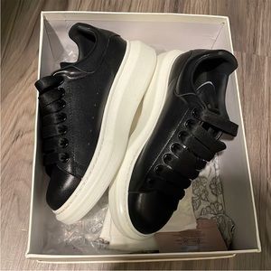 Alexander McQueen Platform Sneaker Sz 37 / 7 Black/white